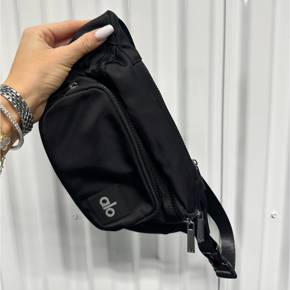 Alo Explorer Fanny Pack - Picture 2 of 4